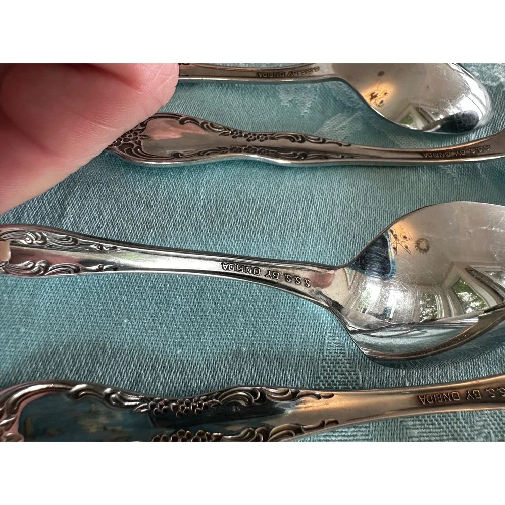 Oneida Chateau Stainless Steel Flatware Set 13 Pieces Knives Forks Teaspoons